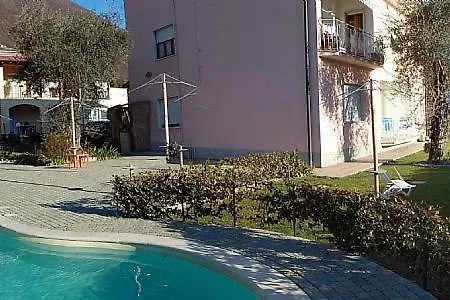 Sleeps 6 Pool Wifi 빌라